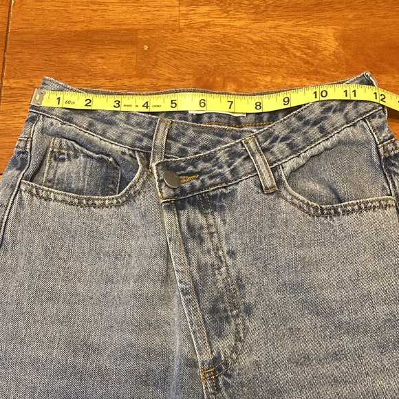 12th Tribe Womens Size S Dylan Light Wash Denim Asymmetrical Cross Over Jeans - Picture 12 of 16